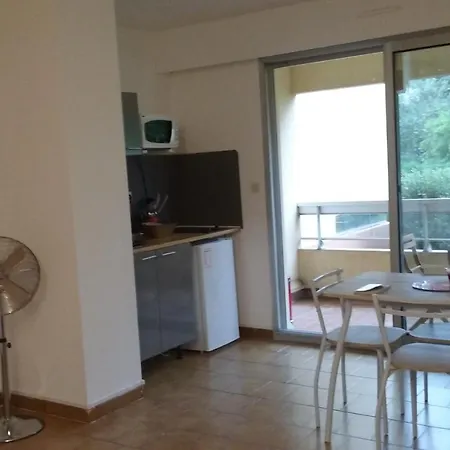 Studio For 2 Near The Beach Saint-Raphaël